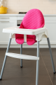 20251009_1126_Różowe Krzesełko Kuchenne_remix_01k744jk2sf4jvv8t32wfkmhb1.png