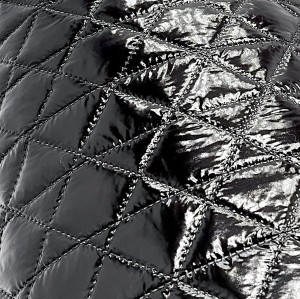 30mb UNICORN CZARNA MEGA POŁYSK pikowana w Geometric Tkanina wodoodporna odzieżowa torebkowa OUTLET