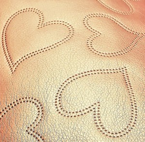 15mb OUTLET Ekoskóra SOFT złota pikowana w Serduszka Tkanina Skaj Derma Obiciowa Wodoodporna