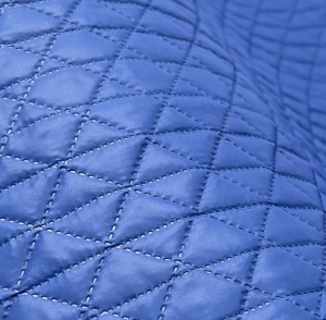 20mb OUTLET PUMI Pikowana Geometric 3cm NIEBIESKA.  Tkanina odzieżowa Wierzchniowa na Kurtki Bezrękawniki Kamizelki Torebki Wodoodporna Materiał odzieżowy